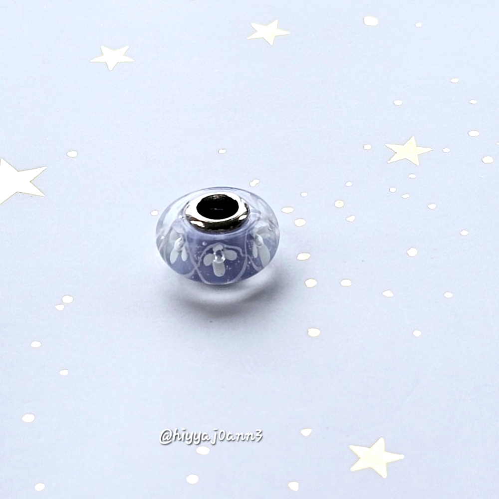Authentic PANDORA-Murano glass field flowers purple.